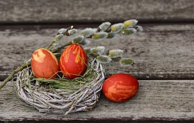 Les œufs de Pâques : histoire et traditions à découvrir