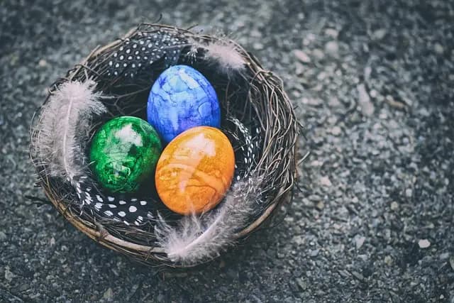 Les origines des œufs de Pâques : histoire et symbolique