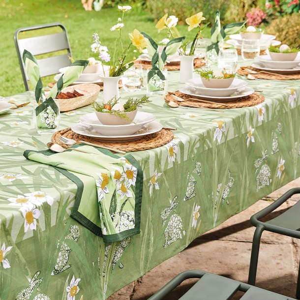 Nappe Cachés dans les jonquilles
